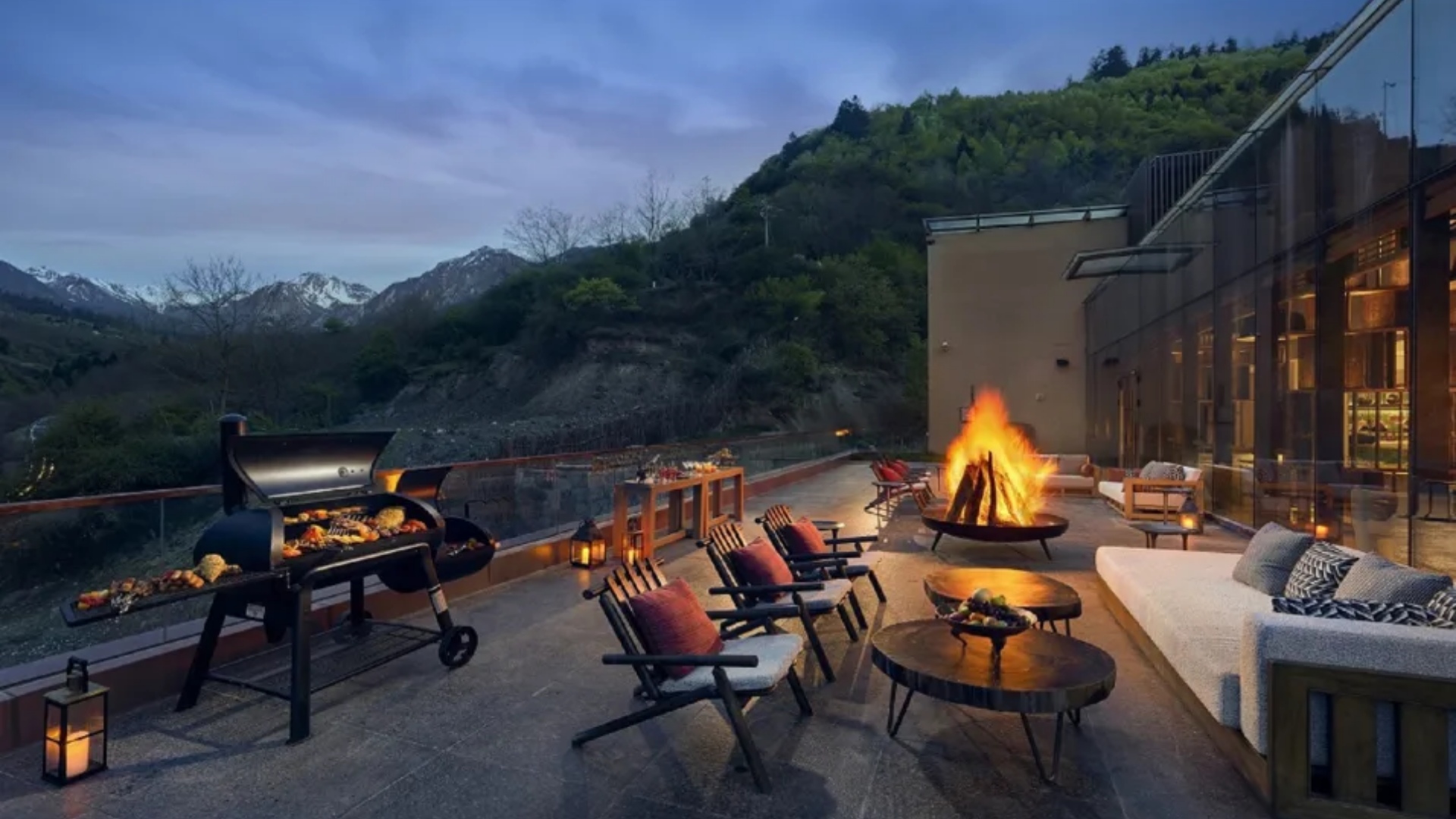 Nature-integrated dining